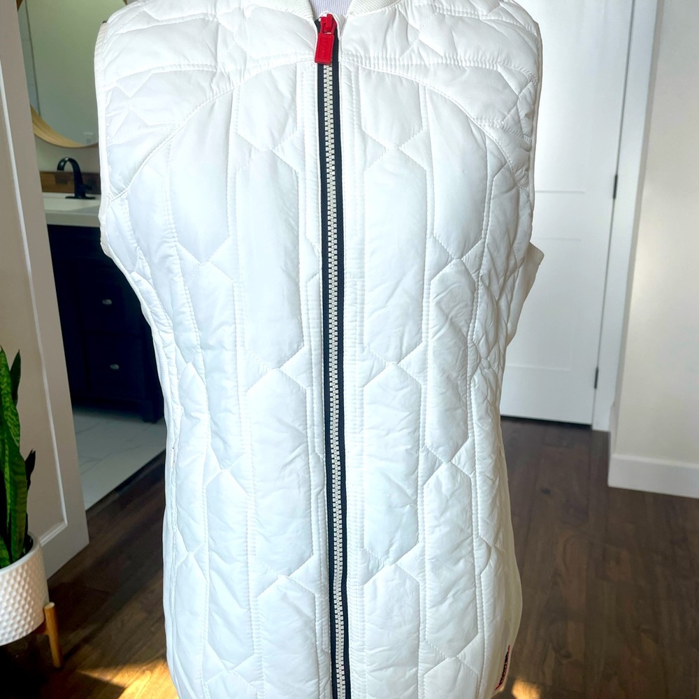 Hunter Quilted White Vest size Medium EUC
